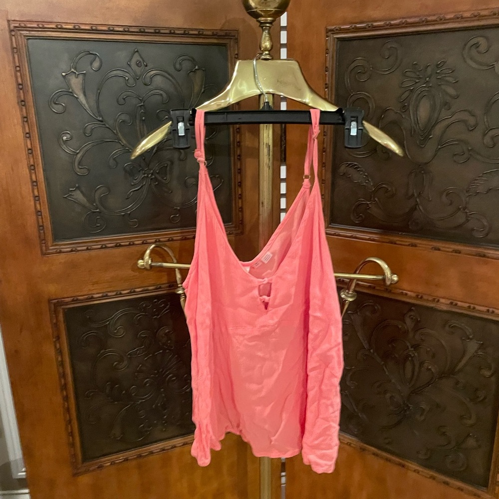 Tank - Picture 1 of 2